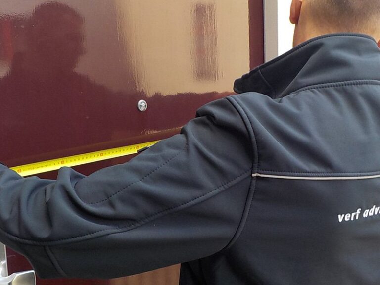 Van 18 jaar schilderen naar inspecteur bij het Verf Advies Centrum cover